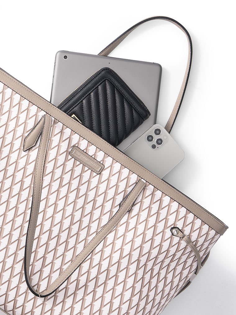 The Victoria Carryall Tote image number null