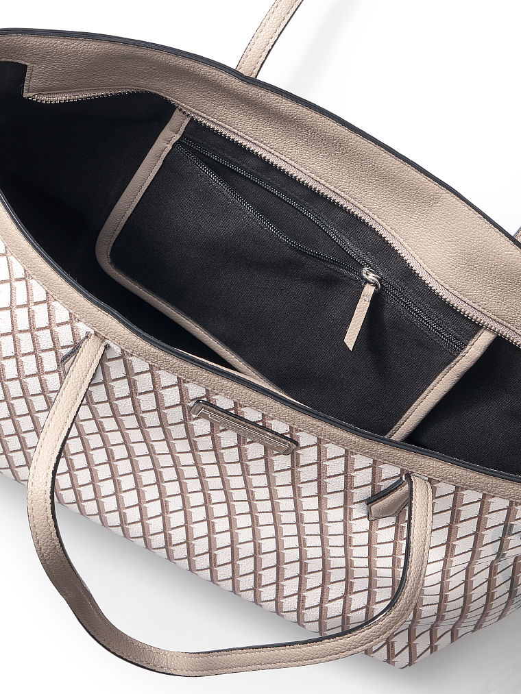 The Victoria Carryall Tote image number null