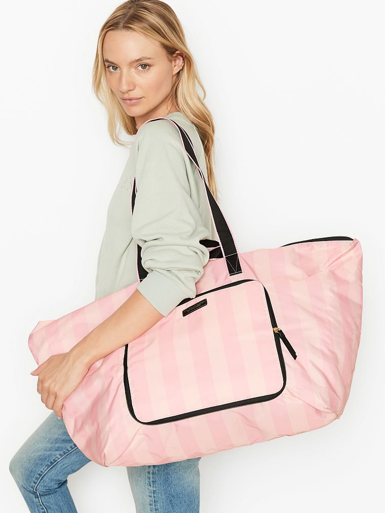 The VS Getaway Packable Tote image number null